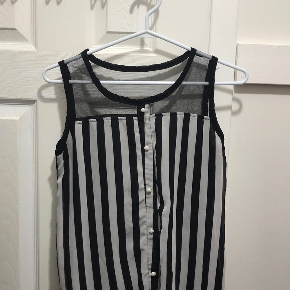 A sleeve less top suitable for professional wear